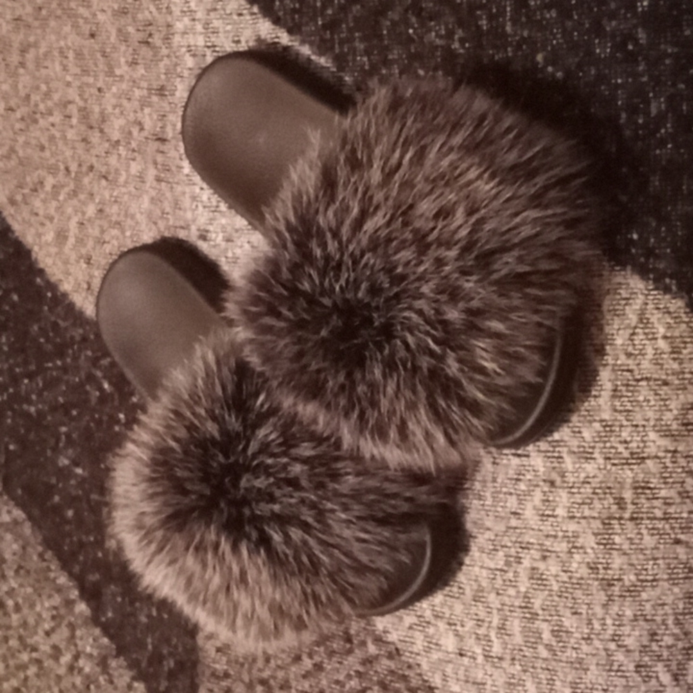 NWT!!! REAL FOX FUR SLIDES 😍❤
